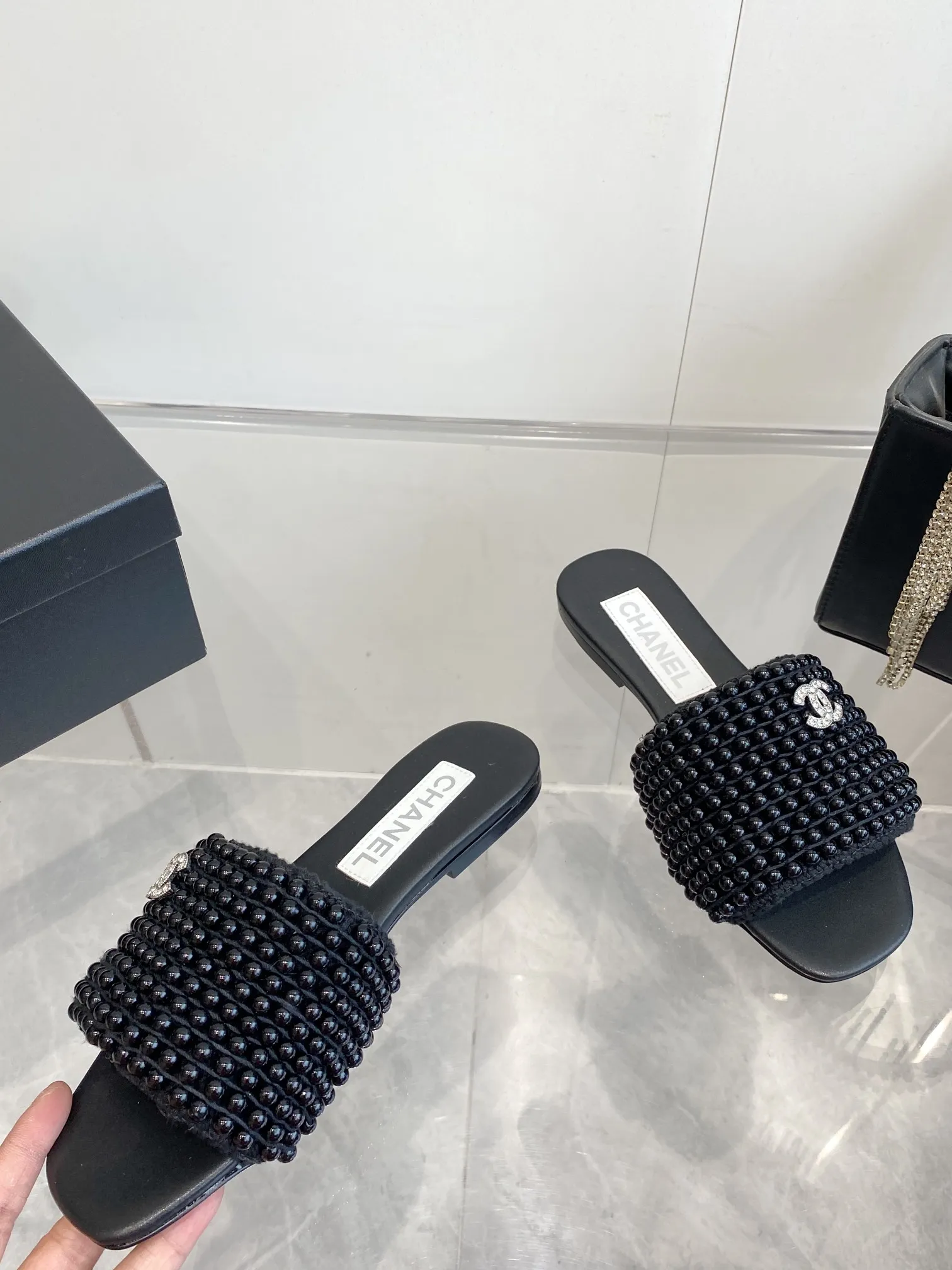 👟👟Ex-factory price 600👟👟 Chanel Xiaoxiang 2️⃣5️⃣ss spring and summer vacation pearl lazy slippers, simple and versatile, super beautiful on the feet, no matter how you look at it, they are super beautiful #仙女SLANDALS #women's sandals #Chanel #小香
